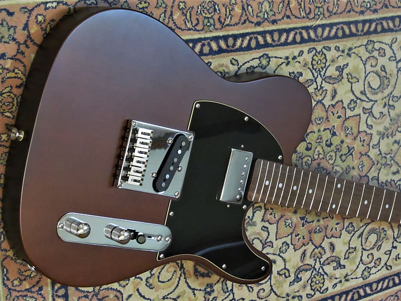 Fender Squier Standard series Fat Telecaster HS - Walnut satin