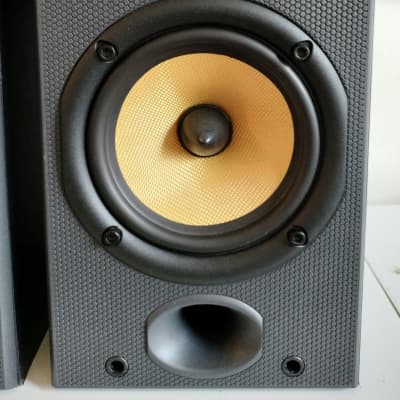 Bowers & Wilkins B&W DM601 S2 Bookshelf Speakers - Black Bowers & Wilkins B&W DM601 S2 Bookshelf Speakers - Black