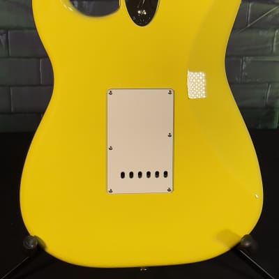 Fender MIJ Limited International Color Stratocaster 2023 - Monaco Yellow image 4