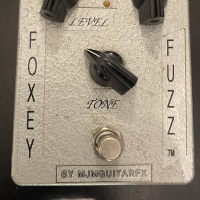 MJM Guitar FX Foxey Fuzz 90’s - Grey for sale