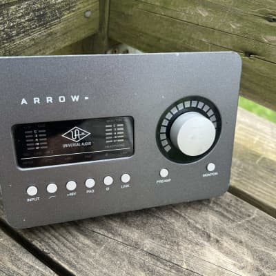 Universal Audio Arrow 2x4 Thunderbolt 3 Interface with Solo Universal Audio Arrow 2x4 Thunderbolt 3 Interface with Solo