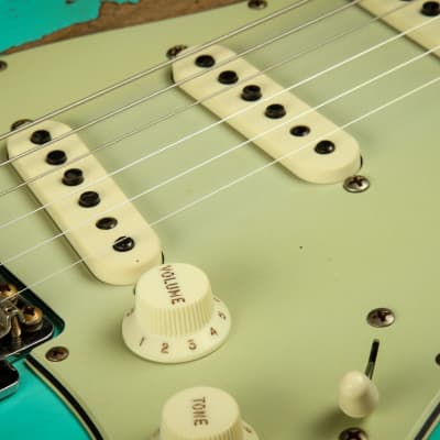 Fender Custom Shop Limited Edition '60 Dual-Mag II Stratocaster® Super Heavy Relic® RW - Aged Sea Foam Green image 15