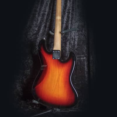 Fender Jazz Bass Left hand 1965, 3 color sunburst image 2