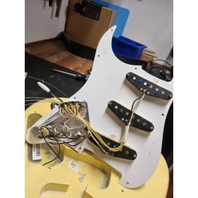 2014 Fender American Special/Standard Stratocaster vintage white image 25