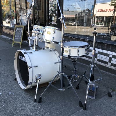 Yamaha Stage Custom 10/12/14/20 w/ Snare and Hardware Pack - Classic White image 2