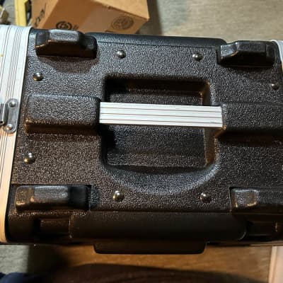 Gator GR-4S Hard Case 4U Audio Rack 14.25″ inch Deep image 3