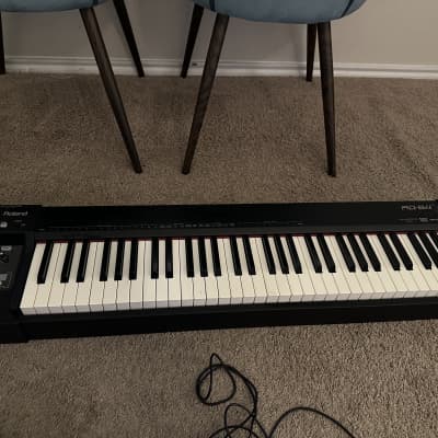 Roland RD-64 64 Weighted Key Digital Stage Piano with Power Cable and Pedal Very Good Condition!