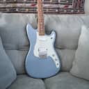 Fender Player Duo-Sonic HS Ice Blue Metallic with Roadrunner case