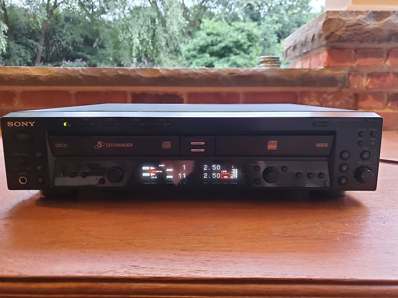 Sony RCD-W500C 5 disc changer plus 1 disc recorder 2009 - Black