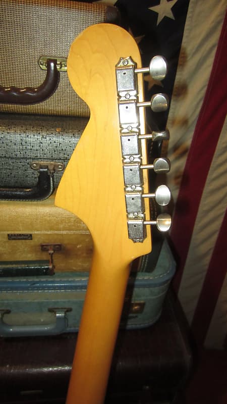 1993 Fender Jaguar Japan JG66-85 '66 Reissue 3-Tone Sunburst