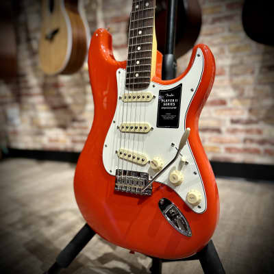 ギター Fender Player II Stratocaster Coral Red Fender Player II Stratocaster, Rosewood Fingerboard - Coral