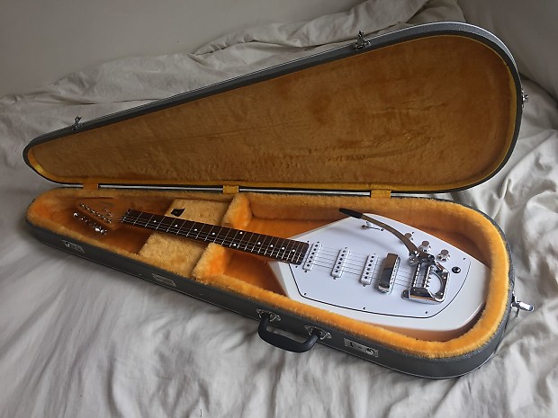 Phantom Guitar Works Phantom Reissue White With Tremolo and