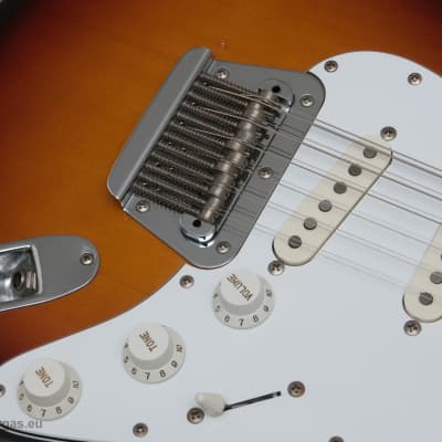 Fender ST-XII 12 String Stratocaster MIJ 1987-1993 3-Tone Sunburst image 11