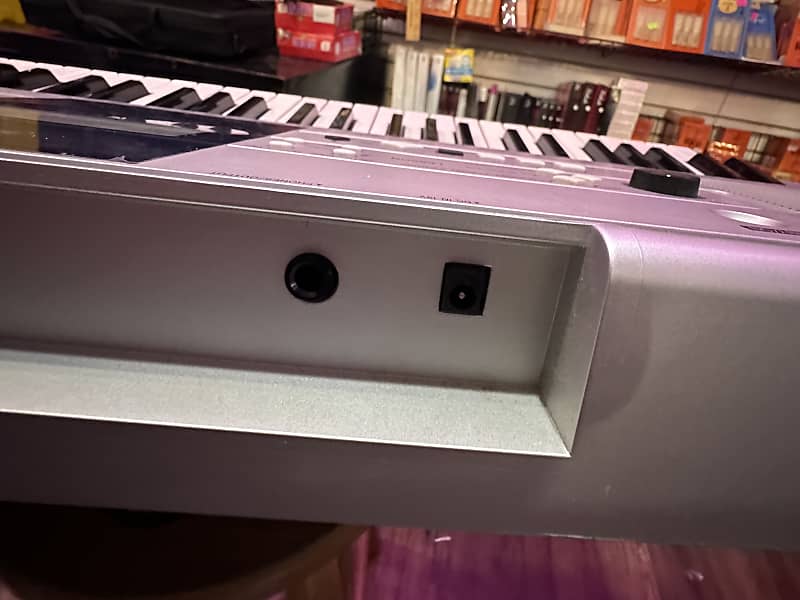 Yamaha PSR-E323: Great sounds, MIDI sockets and make sure