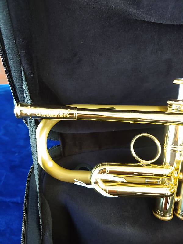 New Carol Brass CTR-5000L-YST-Bb-SLB Professional Bb Trumpet - Satin Lacquer  Bell with Case and Accessories