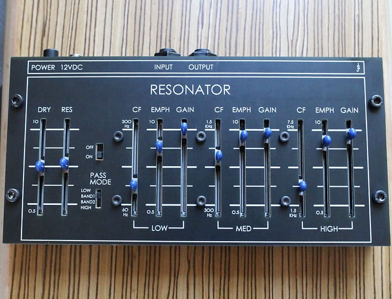 JSI Synth Polymoog inspired Resonator w/ power supply Reverb