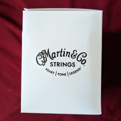 Box of 10 Packs of Martin MSP6100 SP Lifespan 80/20 Bronze Light Acoustic Strings 2010s image 6