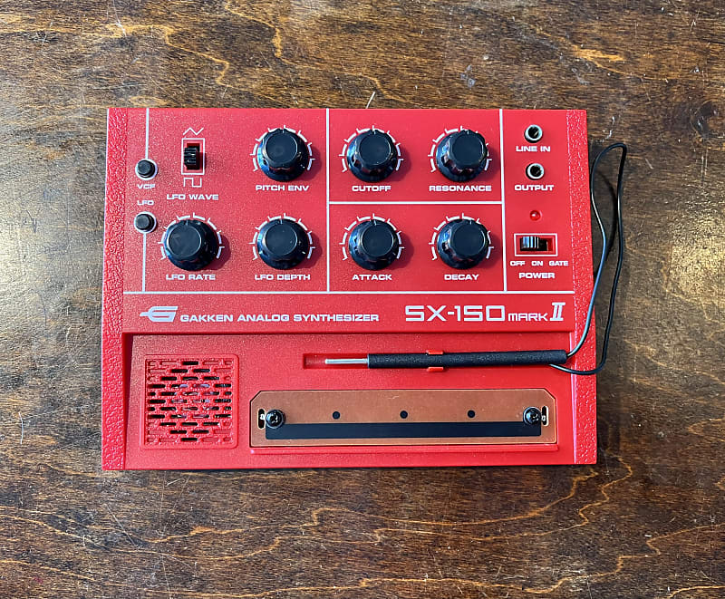 Gakken deals analog synthesizer