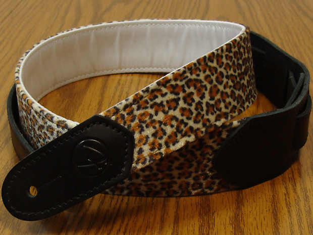 Fender leopard guitar hotsell strap
