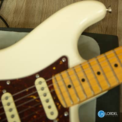 Fender American Professional II Stratocaster, Maple Fingerboard, Olympic White image 2