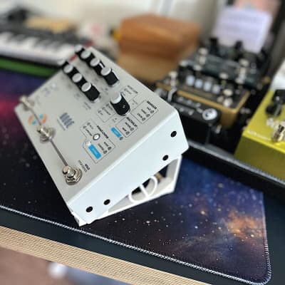 30º Stand for Eventide H9 & H9 MAX Harmonizer - Guitar Effects - WHITE - by KZcraftworks - USA image 4