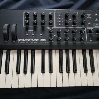 Dave Smith Instruments Prophet 08 PE 61-Key 8-Voice Polyphonic Synthesizer 2009 - 2015 - Black with Wood Sides