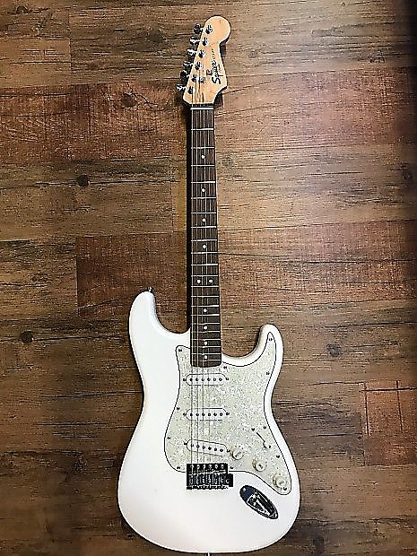 Squier Stratocaster 2002年製 ホワイトカラー 1copy_ff70aaf3-b646-49b8-9113-