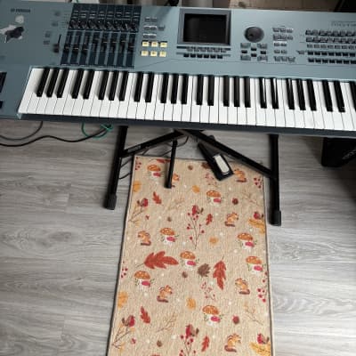 Yamaha Motif XS 7 Production Synthesizer 2000s - Gray