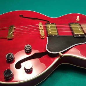 Gibson ES 135 Cherry Red Semi Hollow Body 2002 Gold Hardware
