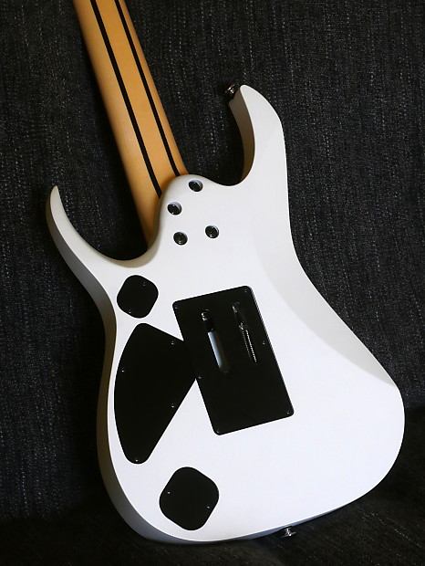 Ibanez Prestige RGD3127 2017 Pearl White Flat 7 String