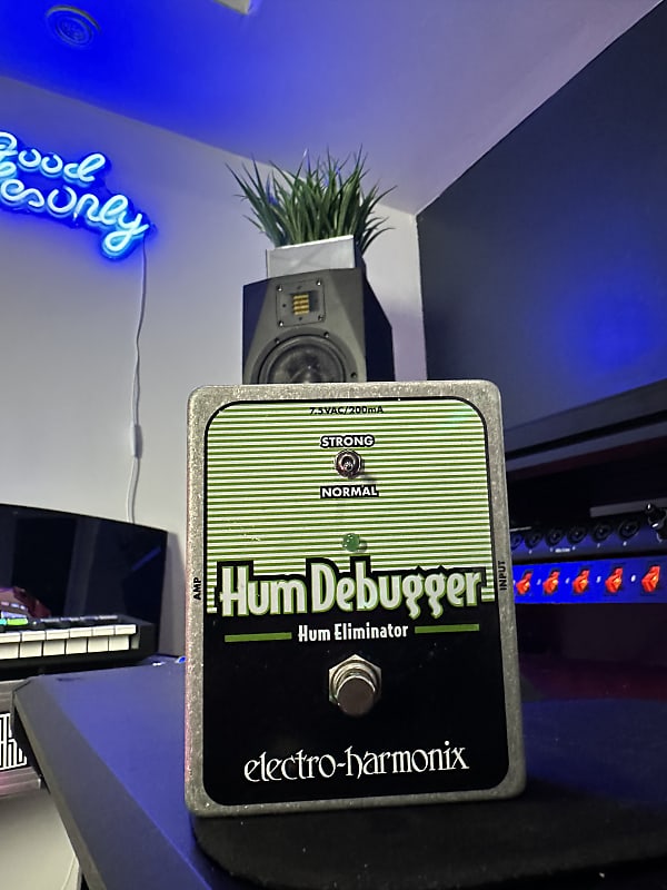 Electro-Harmonix HumDebugger | Reverb