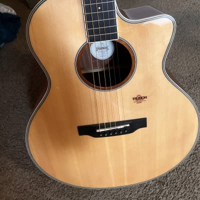 Acoustic Guitar w/ Case (Trumon TF05) - Beginner Bundle - BRAND NEW image 2