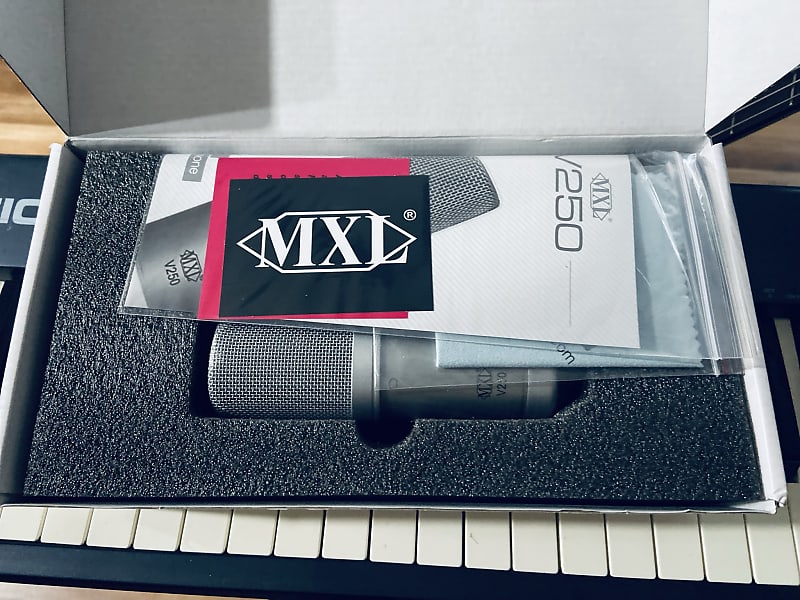 MXL V250 Condenser Microphone image 1