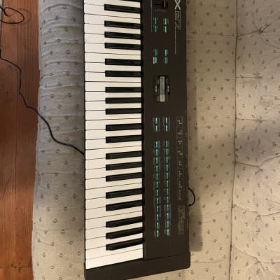 Yamaha DX27 Programmable Algorithm Synthesizer 1985 - Black