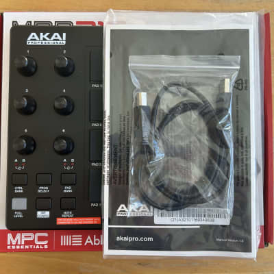 Akai MPD218 2015 - Present - Black image 2