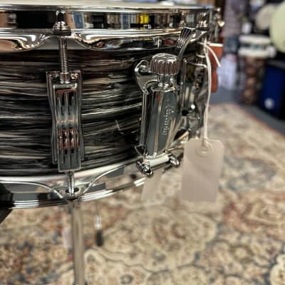 LUDWIG LS401XX1Q-D 14 X 5" CLASSIC MAPLE SNARE DRUM VINTAGE BLACK OYSTER DEMO image 2