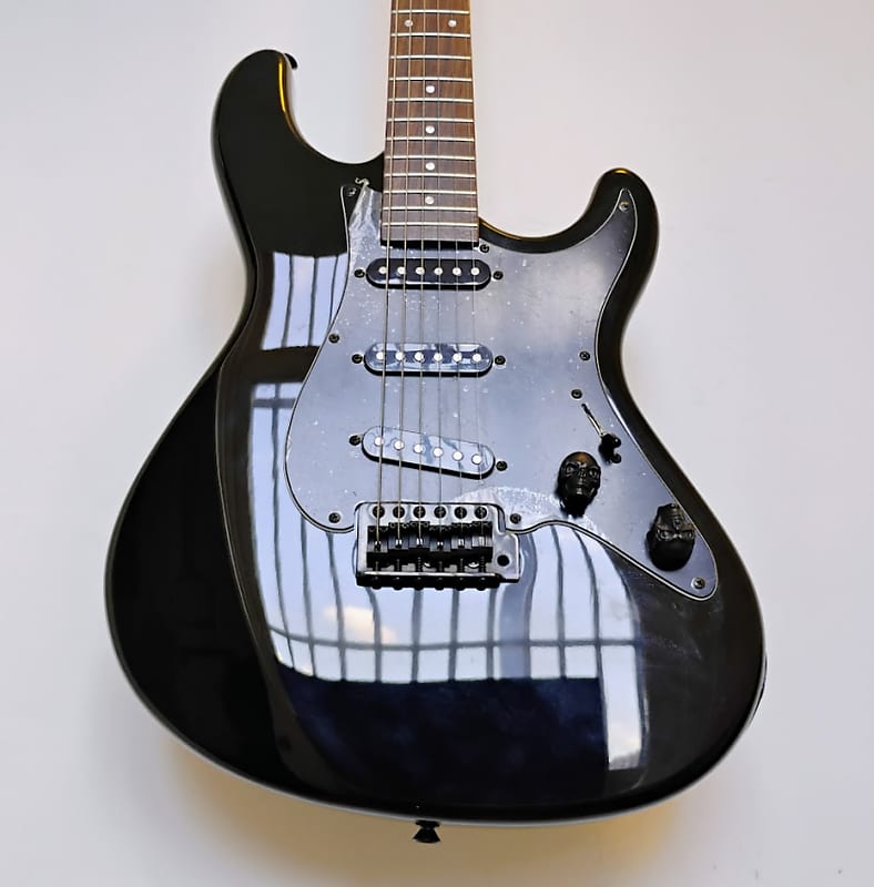 2004 Fernandes Retro Rocket X-1 LTD BLK Electric Guitar