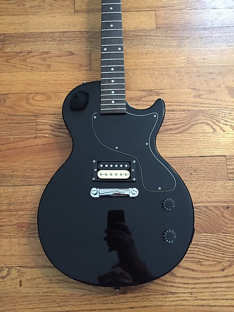 Epiphone on sale junior black