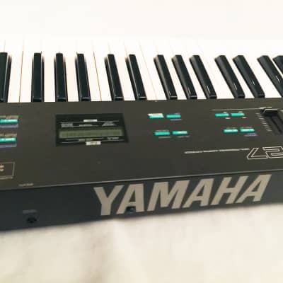 YAMAHA DX-27 Vintage FM Synthesizer Made in JAPAN - 1985. Great Condition ! image 17