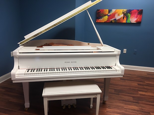 Pearl River Baby Grand Piano 2014 White