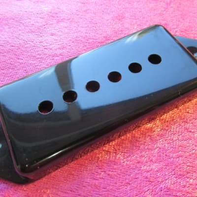 Montreux Dog ear P90 cover-new version - black for sale