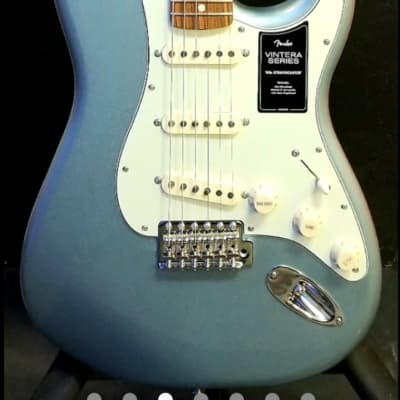 Fender Vintera '60s Stratocaster with Pau Ferro Fretboard Ice Blue Metallic - FREE Set up image 3