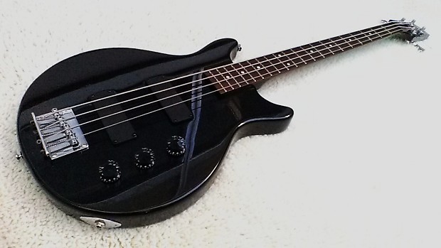 Hamer SB4 BK Short Scale Small Body Bass Guitar