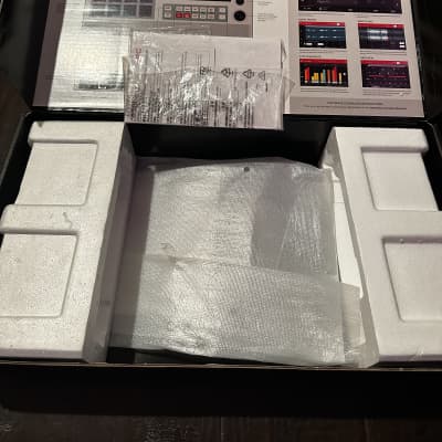 Akai MPC Live II Standalone Sampler / Sequencer Retro Edition 2020 - Present - Grey image 3