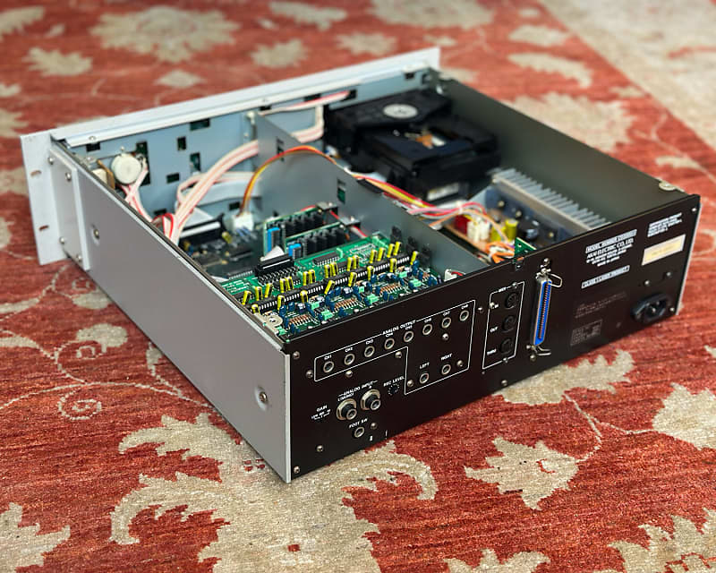 AKAI CD3000i CD-ROM Sample Player w/ 2 x EXM3008 RAM Cards