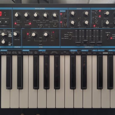 Novation Bass Station II 25-Key Monophonic Synthesizer 2013 - Present - Black