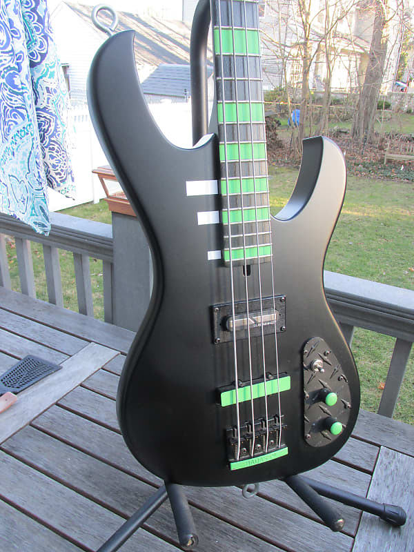 Washburn M10 Bass guitar 2003 Flat Black Steele Green Trim | Reverb