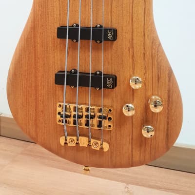 Warwick Streamer Stage II Masterbuilt 4-string Bass Guitar, handcrafted in Germany image 10