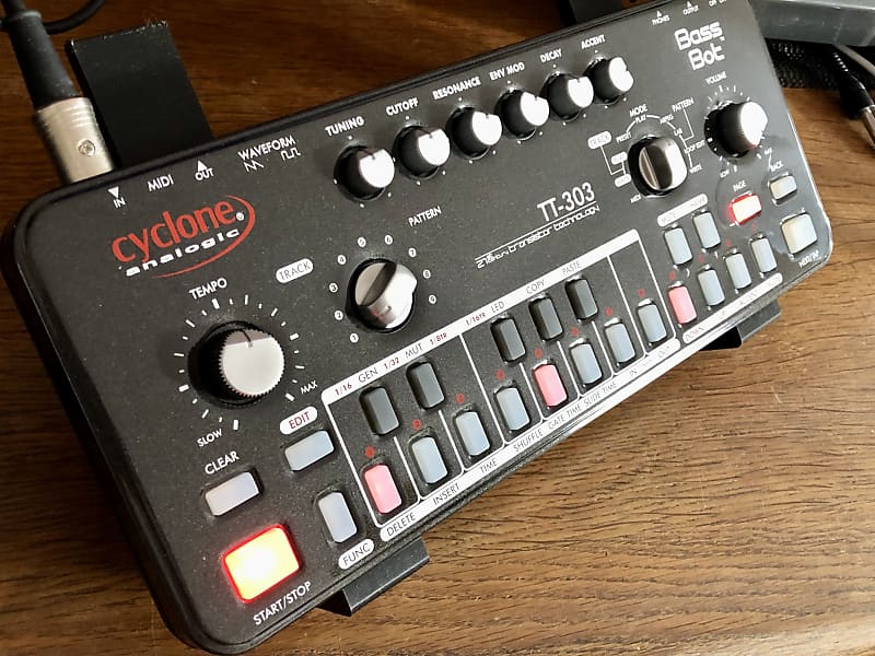 Cyclone Analogic TT-303 Bass Bot V2 Space Black Ltd