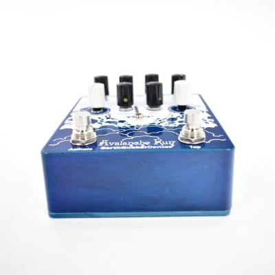 EarthQuaker Devices Avalanche Run Stereo Reverb & Delay with Tap Tempo V2 2022 Blue Sparkle / White imagen 5
